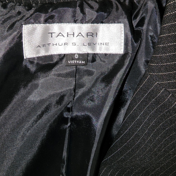 Short sleeved Pinstripe Blazer - Picture 3 of 3